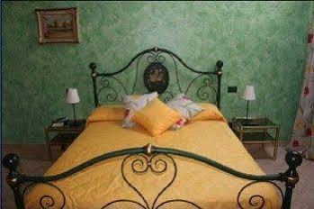 Bed and Breakfast La Cascina Di Alice Кастільйоне-делле-Стів'єре Екстер'єр фото
