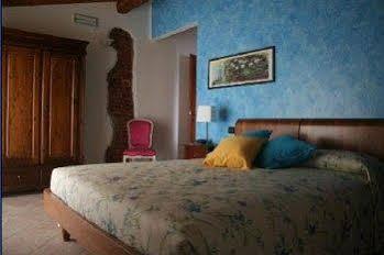 Bed and Breakfast La Cascina Di Alice Кастільйоне-делле-Стів'єре Екстер'єр фото