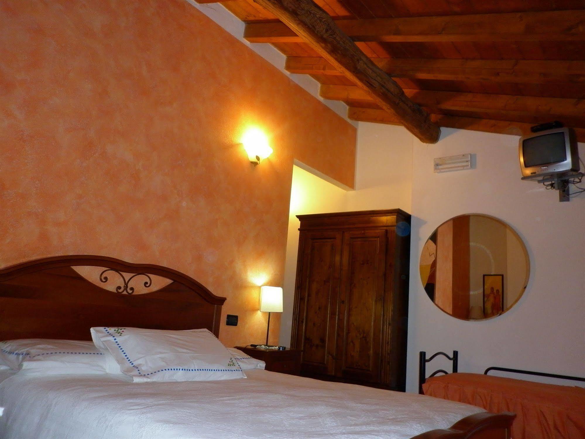 Bed and Breakfast La Cascina Di Alice Кастільйоне-делле-Стів'єре Екстер'єр фото